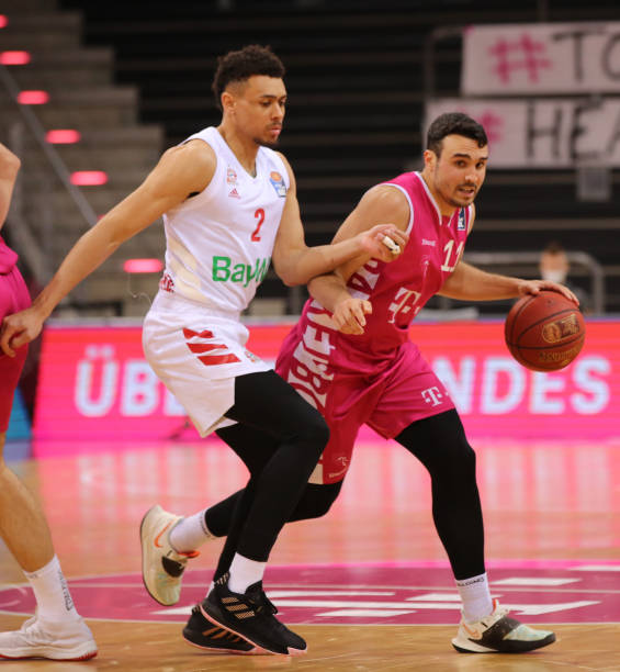 双掩护脱身 双掩护脱身